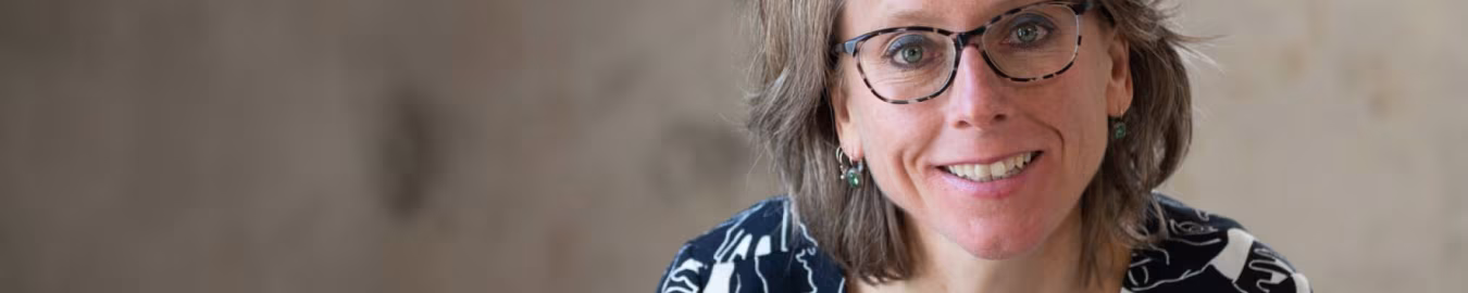 Portretfoto van Annemarie Jager bij over mij, zakelijke illustraties voor tekst en proces in Deventer