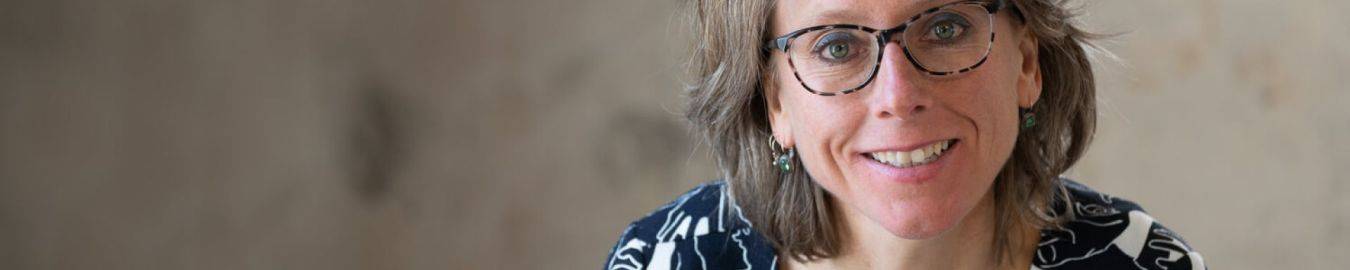 Portretfoto van Annemarie Jager bij over mij, zakelijke illustraties voor tekst en proces in Deventer